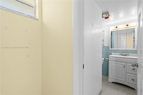 Снять в аренду кондоминиум в Авентура, Флорида 2 спальни, 100.61м2, № 1942403 - фото 16