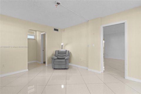 Снять в аренду кондоминиум в Авентура, Флорида 2 спальни, 100.61м2, № 1942403 - фото 15