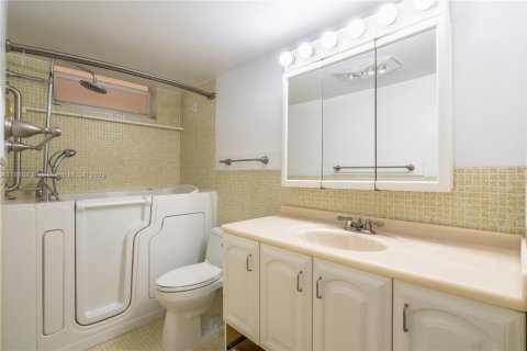 Снять в аренду кондоминиум в Авентура, Флорида 2 спальни, 100.61м2, № 1942403 - фото 24