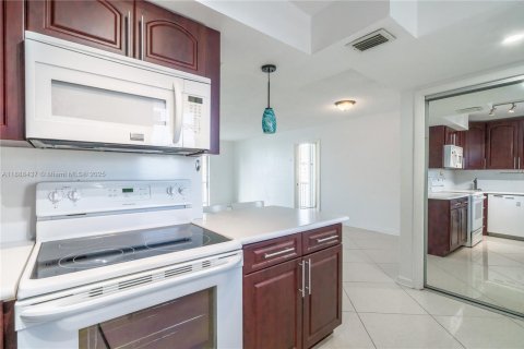 Снять в аренду кондоминиум в Авентура, Флорида 2 спальни, 100.61м2, № 1942403 - фото 6