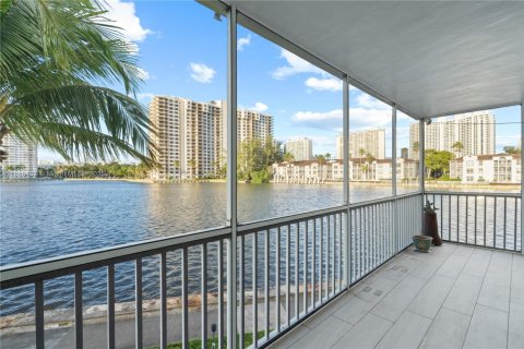 Снять в аренду кондоминиум в Авентура, Флорида 2 спальни, 100.61м2, № 1942403 - фото 28