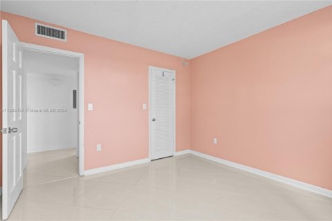 Снять в аренду кондоминиум в Авентура, Флорида 2 спальни, 100.61м2, № 1942403 - фото 20