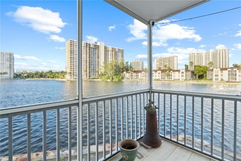 Снять в аренду кондоминиум в Авентура, Флорида 2 спальни, 100.61м2, № 1942403 - фото 29