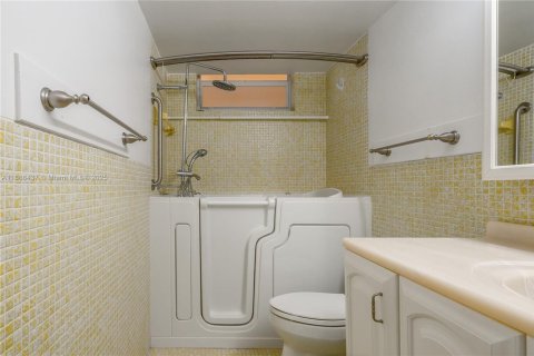 Снять в аренду кондоминиум в Авентура, Флорида 2 спальни, 100.61м2, № 1942403 - фото 23