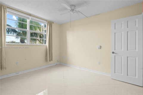 Снять в аренду кондоминиум в Авентура, Флорида 2 спальни, 100.61м2, № 1942403 - фото 18
