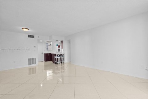 Снять в аренду кондоминиум в Авентура, Флорида 2 спальни, 100.61м2, № 1942403 - фото 8
