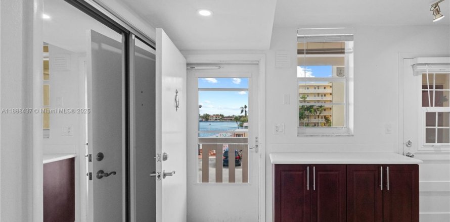 Кондоминиум с 2 спальнями в Авентура, Флорида № 1942403