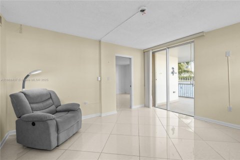 Снять в аренду кондоминиум в Авентура, Флорида 2 спальни, 100.61м2, № 1942403 - фото 12