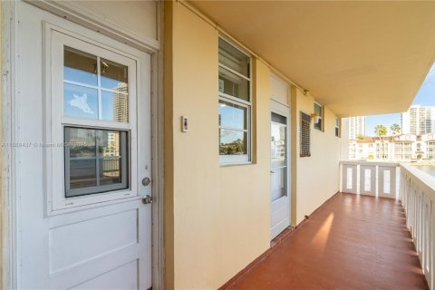 Снять в аренду кондоминиум в Авентура, Флорида 2 спальни, 100.61м2, № 1942403 - фото 30