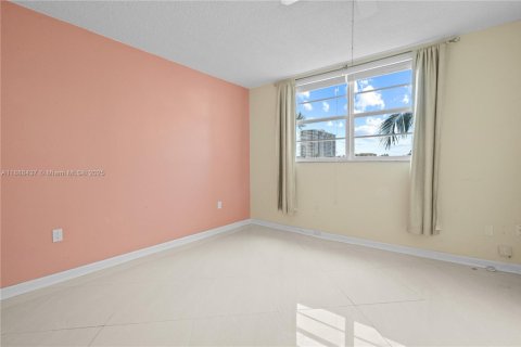 Снять в аренду кондоминиум в Авентура, Флорида 2 спальни, 100.61м2, № 1942403 - фото 19