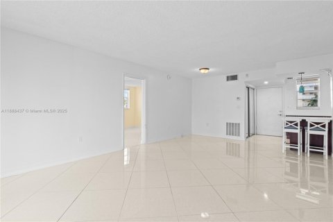 Снять в аренду кондоминиум в Авентура, Флорида 2 спальни, 100.61м2, № 1942403 - фото 11