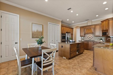 House in Orlando, Florida 5 bedrooms, 354.05 sq.m. № 1870544 - photo 13