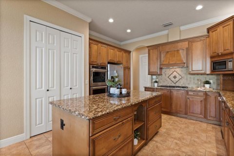 House in Orlando, Florida 5 bedrooms, 354.05 sq.m. № 1870544 - photo 11