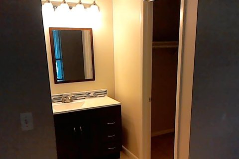 Condo in Palm Harbor, Florida, 2 bedrooms  № 2377668 - photo 19