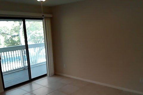Condo in Palm Harbor, Florida, 2 bedrooms  № 2377668 - photo 9