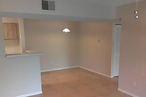 Condo in Palm Harbor, Florida, 2 bedrooms  № 2377668 - photo 10