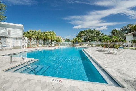 Condo in Palm Harbor, Florida, 2 bedrooms  № 2377668 - photo 2