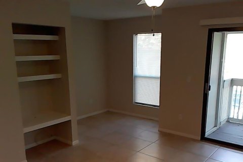 Condo in Palm Harbor, Florida, 2 bedrooms  № 2377668 - photo 8