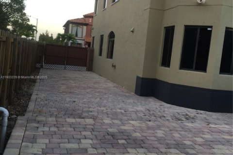 Купить виллу или дом в Майами, Флорида 5 спален, 298.22м2, № 1955543 - фото 5