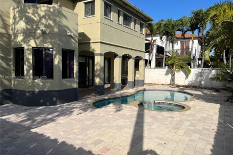 Villa ou maison à vendre à Miami, Floride: 5 chambres, 298.22 m2 № 1955543 - photo 7
