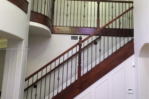 Villa ou maison à vendre à Miami, Floride: 5 chambres, 298.22 m2 № 1955543 - photo 9