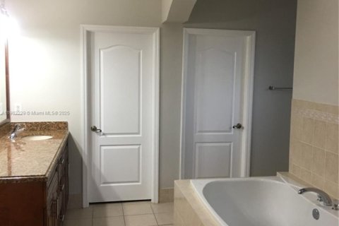 Купить виллу или дом в Майами, Флорида 5 спален, 298.22м2, № 1955543 - фото 24