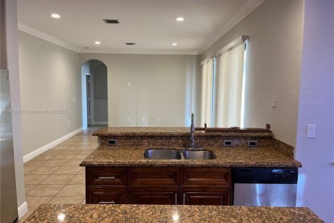 Villa ou maison à vendre à Miami, Floride: 5 chambres, 298.22 m2 № 1955543 - photo 12