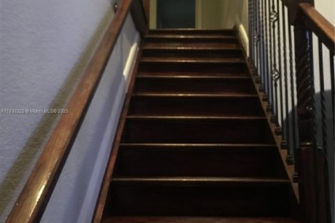 Villa ou maison à vendre à Miami, Floride: 5 chambres, 298.22 m2 № 1955543 - photo 10