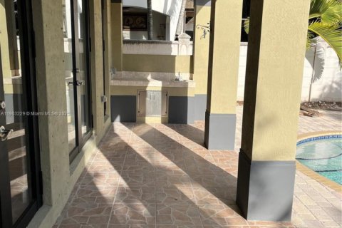 Купить виллу или дом в Майами, Флорида 5 спален, 298.22м2, № 1955543 - фото 26