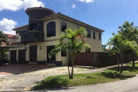 Купить виллу или дом в Майами, Флорида 5 спален, 298.22м2, № 1955543 - фото 4