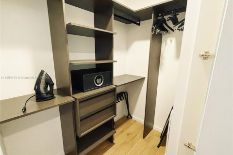 Снять в аренду кондоминиум в Майами, Флорида 1 спальня, 41.06м2, № 1945225 - фото 8