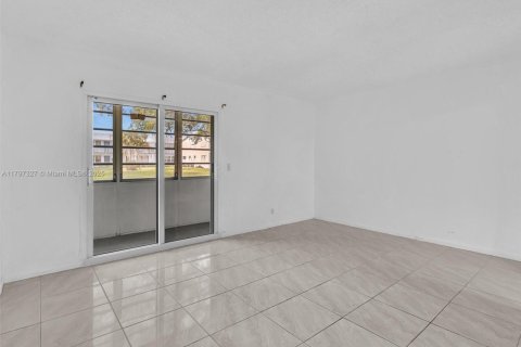Condo in Deerfield Beach, Florida, 1 bedroom  № 1864435 - photo 17
