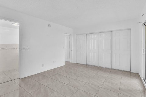 Condo in Deerfield Beach, Florida, 1 bedroom  № 1864435 - photo 20