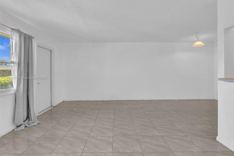 Condo in Deerfield Beach, Florida, 1 bedroom  № 1864435 - photo 19