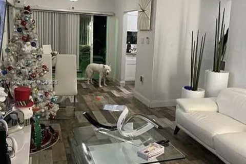 Villa ou maison à vendre à Miami, Floride: 3 chambres, 118.45 m2 № 1970547 - photo 2