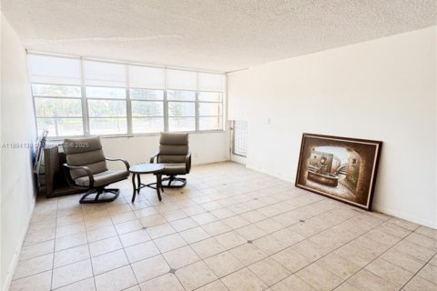 Copropriété à vendre à North Miami Beach, Floride: 1 chambre, 73.39 m2 № 1976165 - photo 5