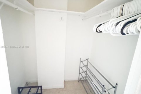 Copropriété à vendre à North Miami Beach, Floride: 1 chambre, 73.39 m2 № 1976165 - photo 9