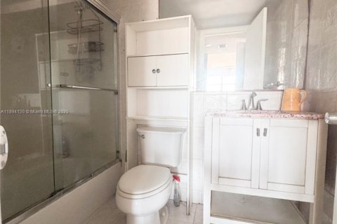 Copropriété à vendre à North Miami Beach, Floride: 1 chambre, 73.39 m2 № 1976165 - photo 11