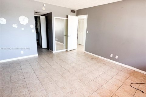 Copropriété à vendre à North Miami Beach, Floride: 1 chambre, 73.39 m2 № 1976165 - photo 3