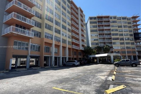Copropriété à vendre à North Miami Beach, Floride: 1 chambre, 73.39 m2 № 1976165 - photo 14