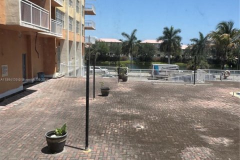 Copropriété à vendre à North Miami Beach, Floride: 1 chambre, 73.39 m2 № 1976165 - photo 12