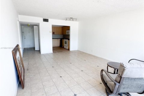 Copropriété à vendre à North Miami Beach, Floride: 1 chambre, 73.39 m2 № 1976165 - photo 4