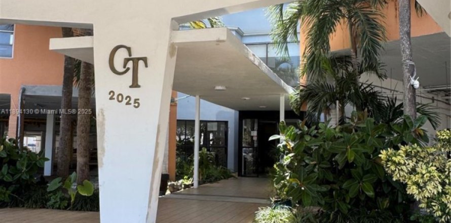 Condo à North Miami Beach, Floride, 1 chambre  № 1976165