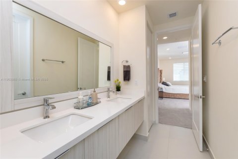 Condominio en alquiler en Doral, Florida, 3 dormitorios, 102.38 m2 № 1954111 - foto 6