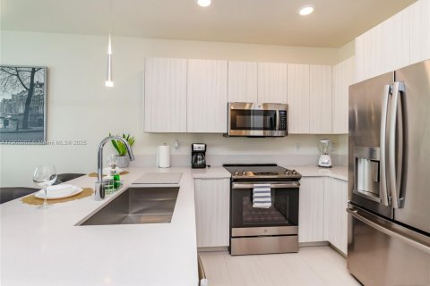 Condominio en alquiler en Doral, Florida, 3 dormitorios, 102.38 m2 № 1954111 - foto 11