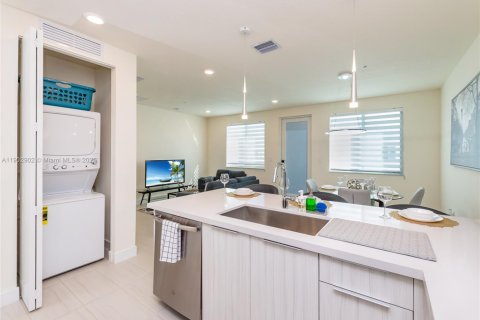 Condominio en alquiler en Doral, Florida, 3 dormitorios, 102.38 m2 № 1954111 - foto 17