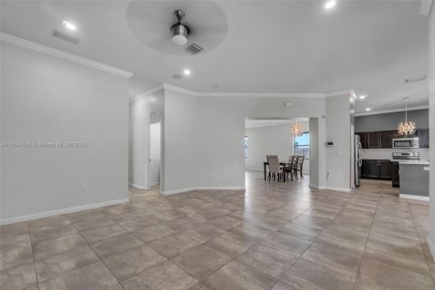 House in Homestead, Florida 4 bedrooms, 277.78 sq.m. № 1878403 - photo 15
