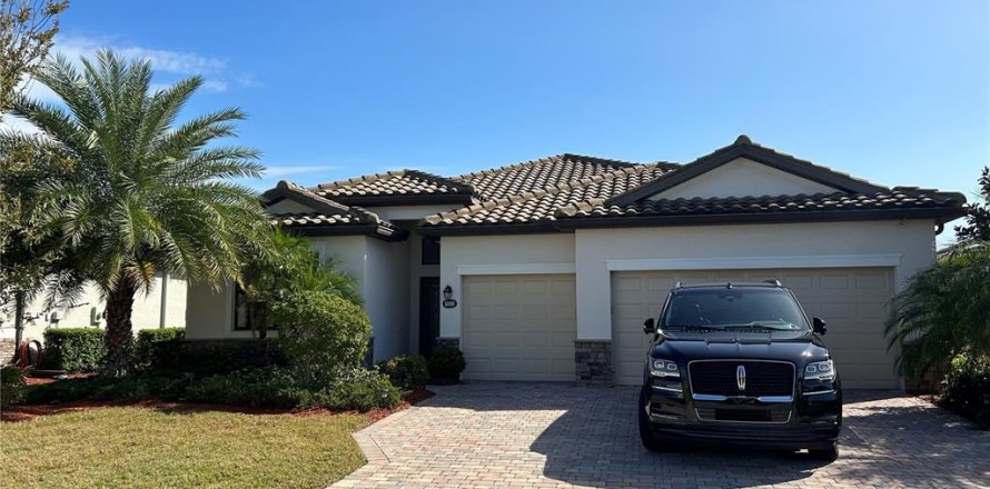 House in Bradenton, Florida 4 bedrooms, 212.47 sq.m. № 1063649
