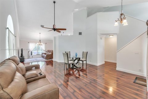 House in Cooper City, Florida 3 bedrooms, 158.03 sq.m. № 1892809 - photo 2