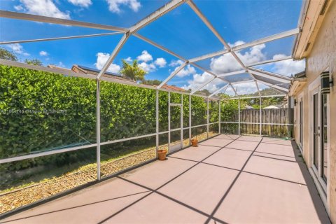 House in Cooper City, Florida 3 bedrooms, 158.03 sq.m. № 1892809 - photo 13